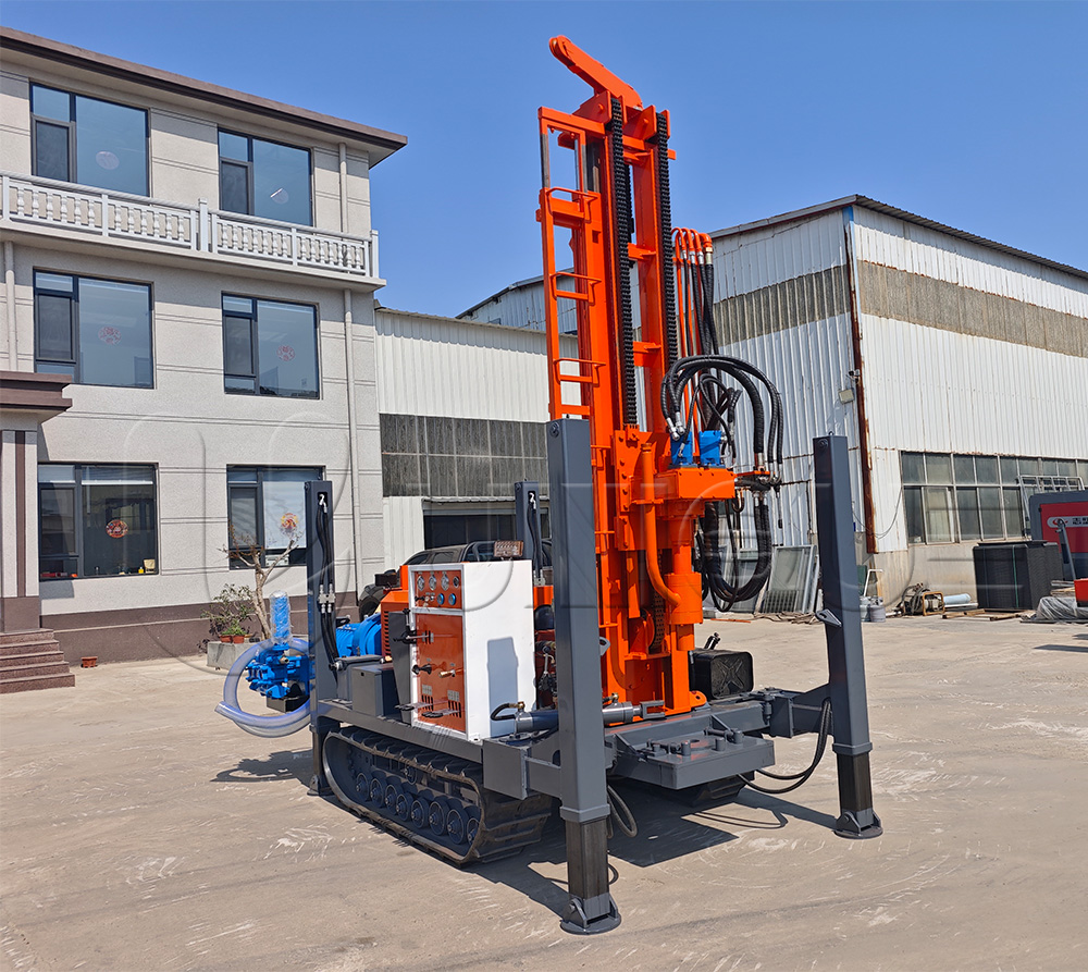 blog 260421 2 - Congratulations! Honduran customer signed one set UNIQUEMAC water well drilling rig at the Canton Fair!