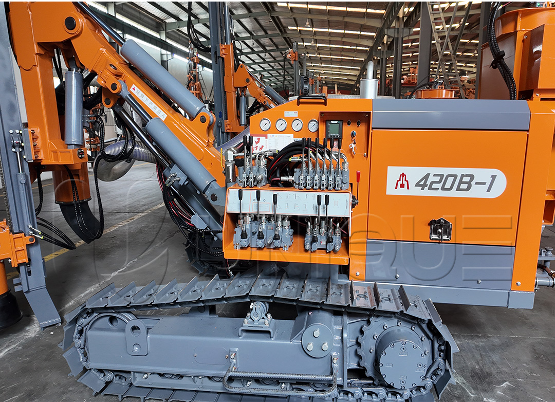 Integrated vs. Split-Mount DTH Blast Drilling Rigs: How to Choose? Spilt DTH drilling rig 2 - Integrated vs. Split-Mount DTH Blast Drilling Rigs: How to Choose?